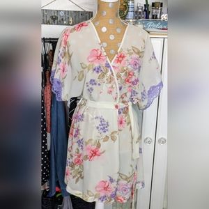 Secret Treasures Short Kimono Robe Semi Sheer Purple Pink Floral Womens Medium